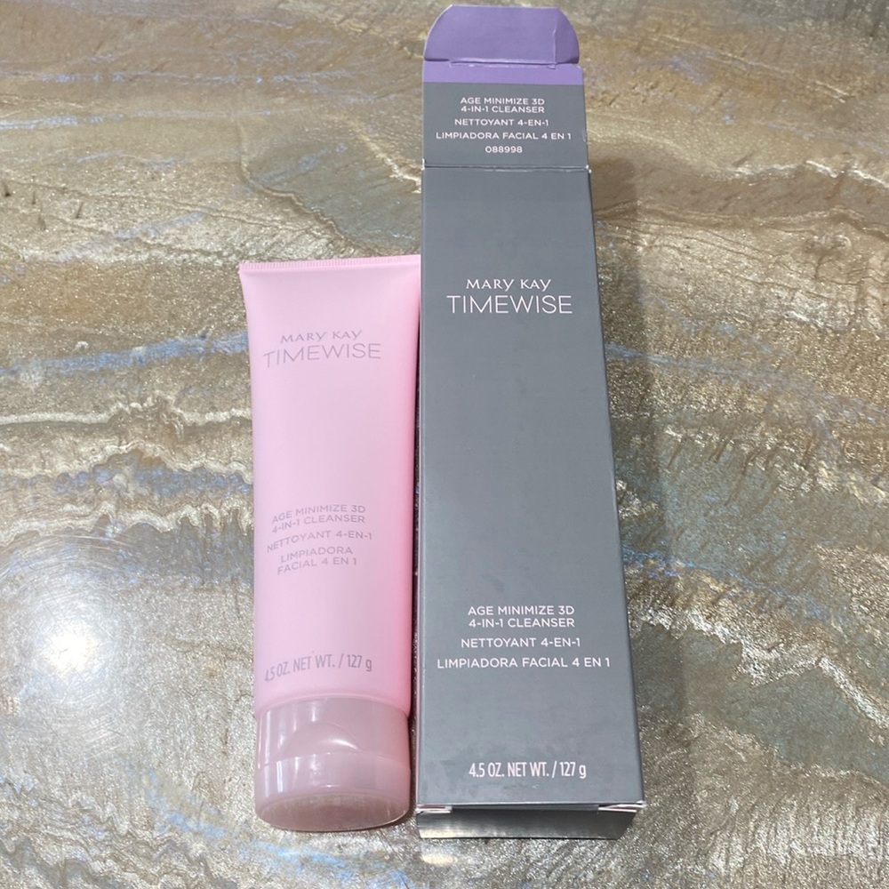 Mary Kay Cleanser 4 in 1 Combination to Oily Skin New in box / Full size 4.5 OZ